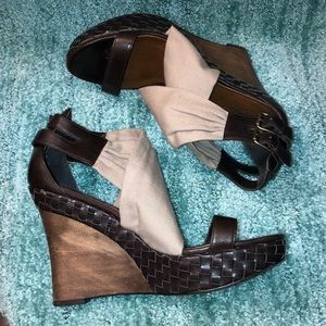 Woman’s Halogen wedge high Heels tan & brown